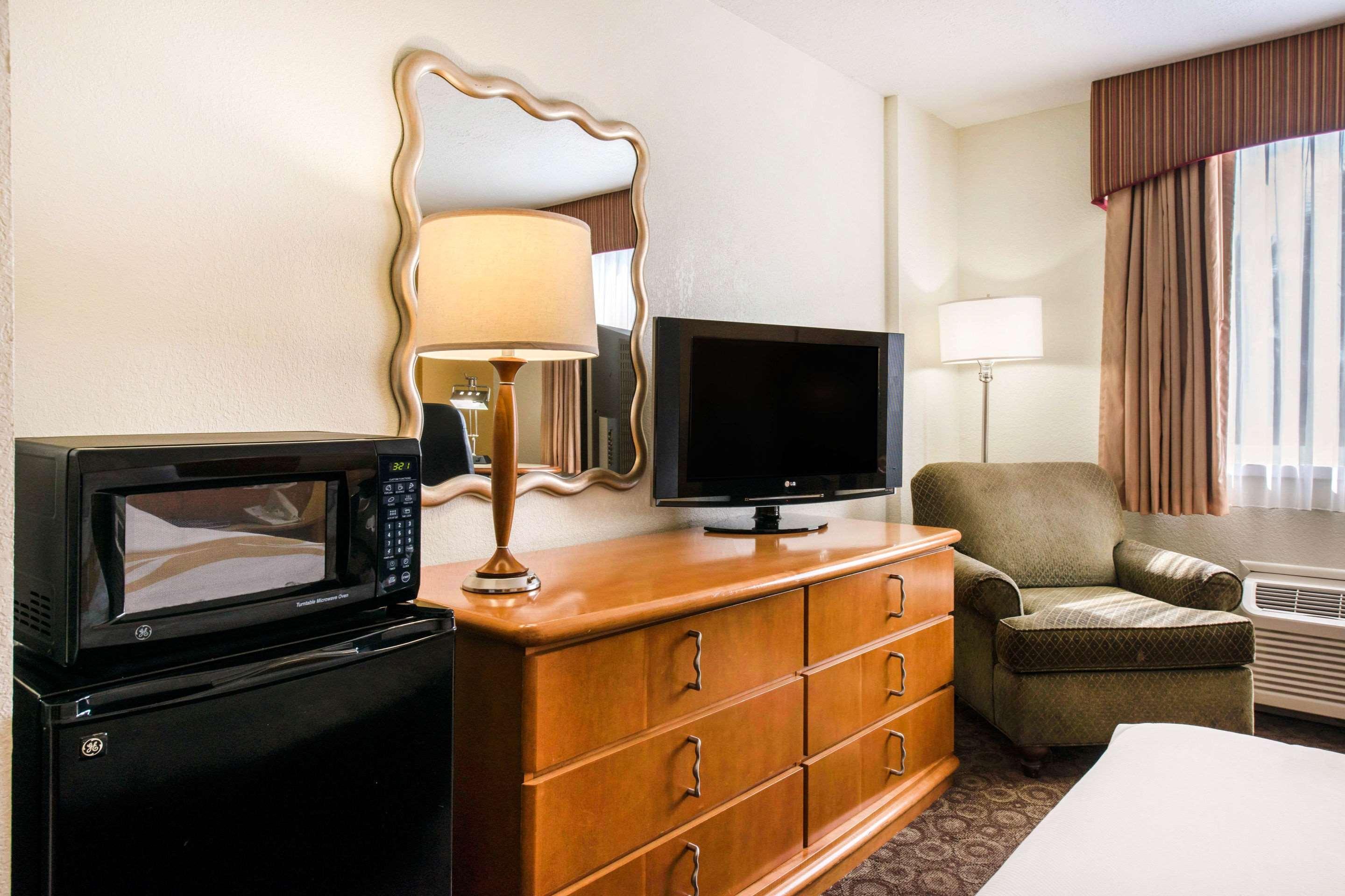 Quality Inn & Suites Near The Theme Parks Орландо Екстер'єр фото