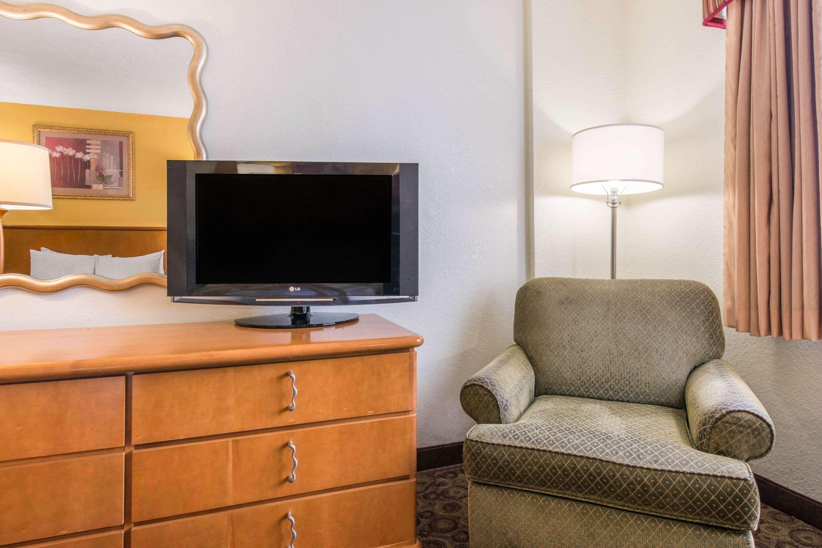 Quality Inn & Suites Near The Theme Parks Орландо Екстер'єр фото