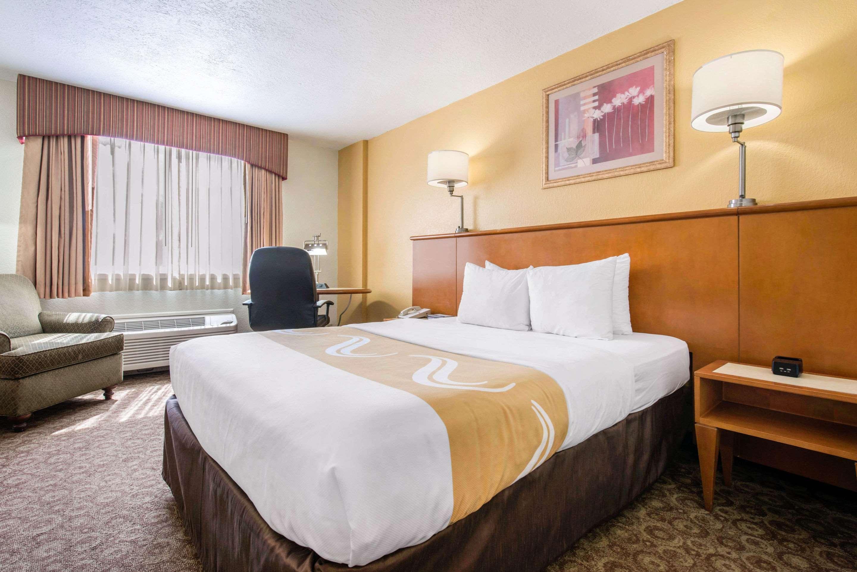 Quality Inn & Suites Near The Theme Parks Орландо Екстер'єр фото