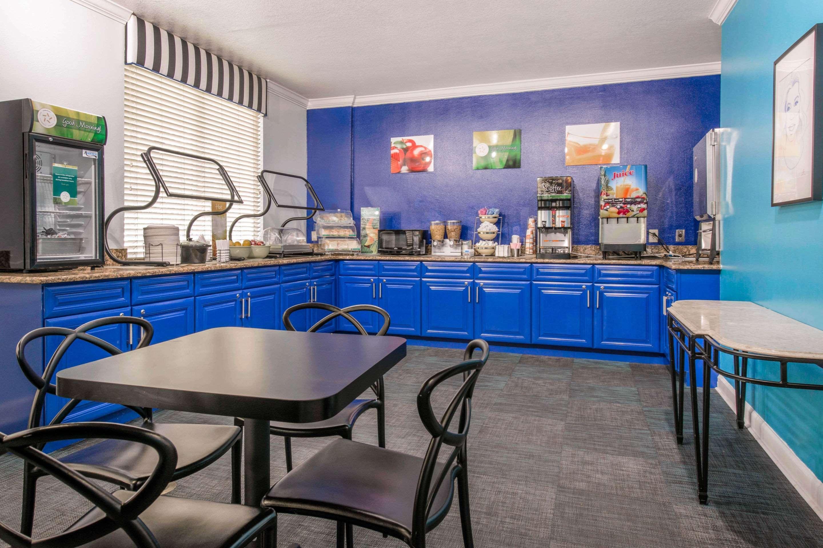 Quality Inn & Suites Near The Theme Parks Орландо Екстер'єр фото